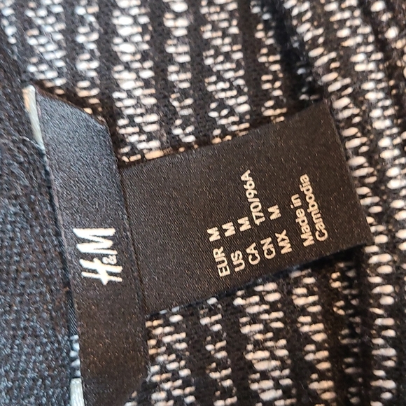 H & M Sweatshirt - Picture 8 of 13